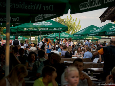 Voller Stadlbiergarten