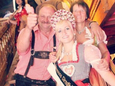 Gillamoos Dirndlkönigin 2012 bis 2013 mit Eltern