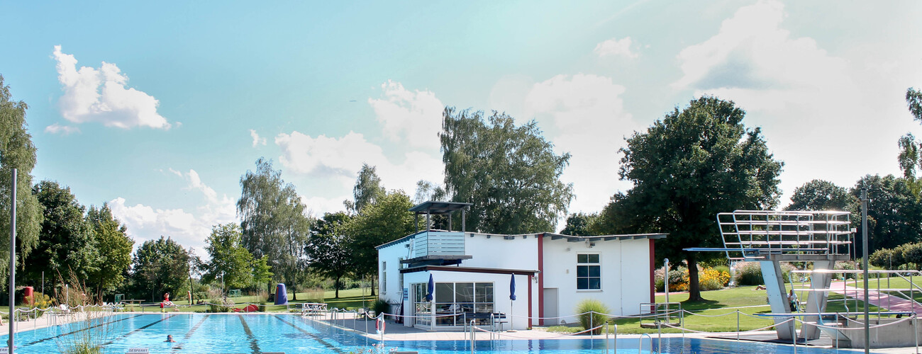 Blick auf das Abensberger Freibad
