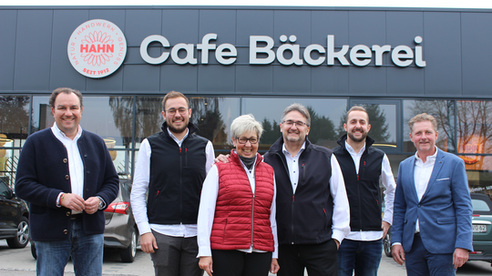 Neue Bäckerei mit Café feierlich eingeweiht
