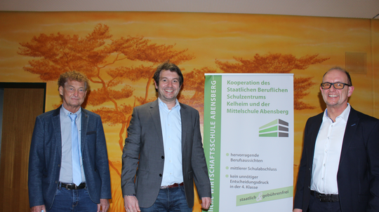 Staatliche Wirtschaftsschule: Probenunterricht startet