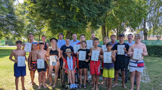 Schwimmfest zum Schulabschluss