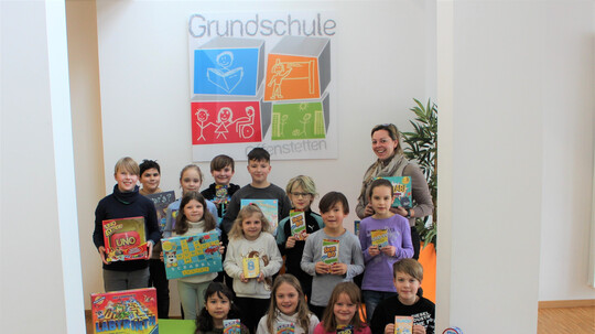 Grundschule Offenstetten gewinnt Spielwarenpaket