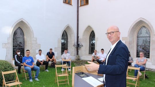 Abensberg ehrt gute Schüler