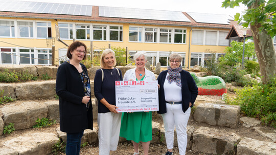 Bürgerstiftung spendet an Frühstücksfreunde