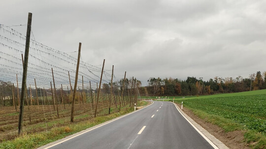 Sichere Fahrt auf frisch sanierter Straße