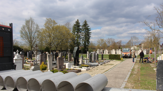 Neue Erdurnennischengräber