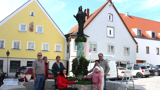 Abensberg hat wieder einen Osterbrunnen