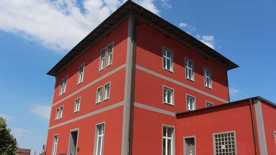 Schauen Sie in die Wartehalle