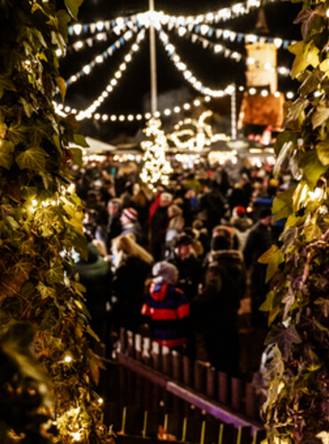 Niklasmarkt im romantischen Schlossgarten | © Maria März